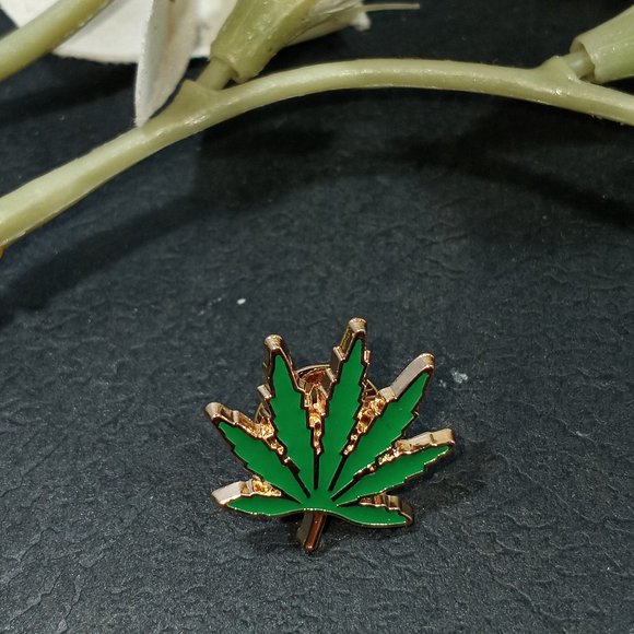 New Jewelry - 💜Cannabis  Brooche/Pin 5/25